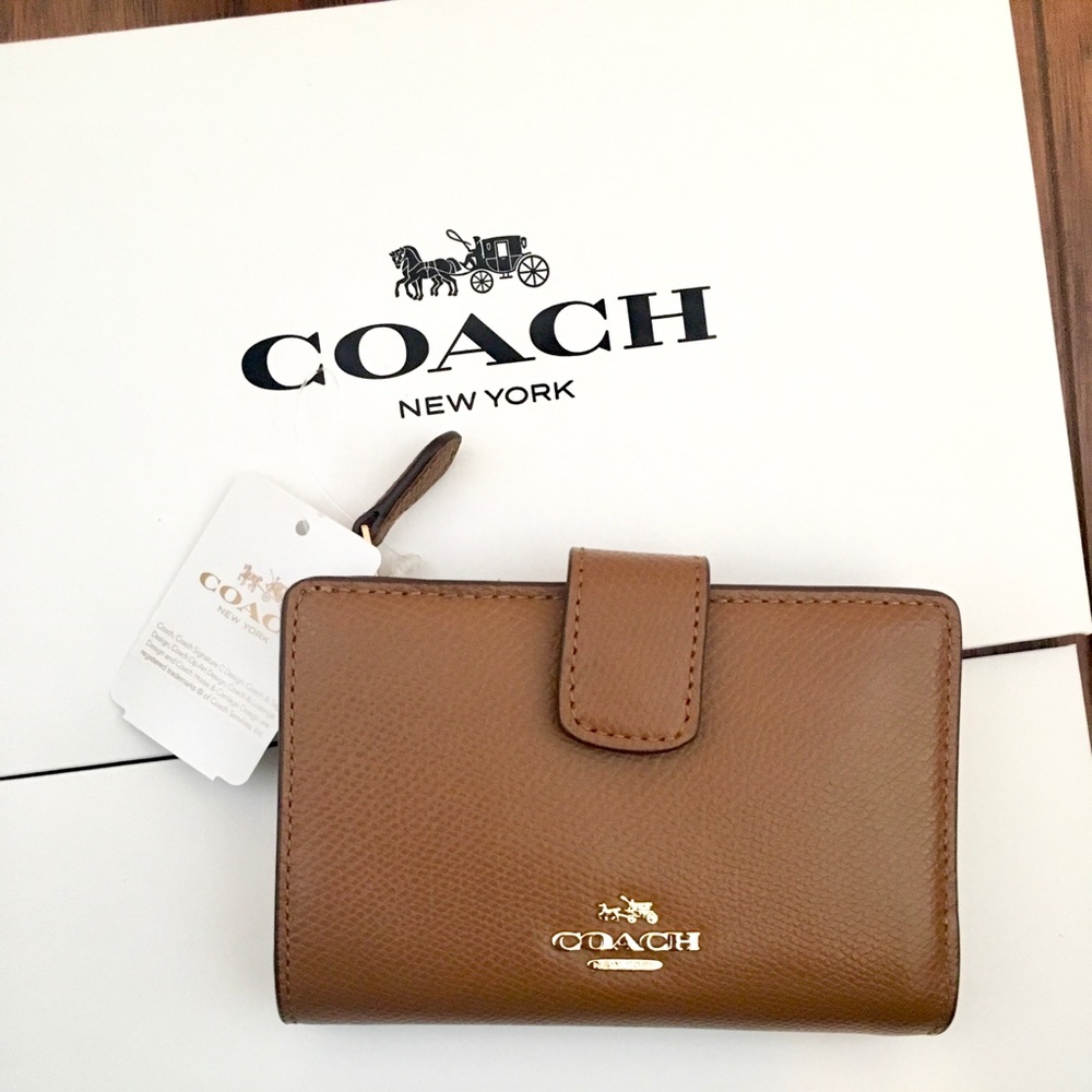 COACH Crossgrain Leather Medium Corner Zip Wallet